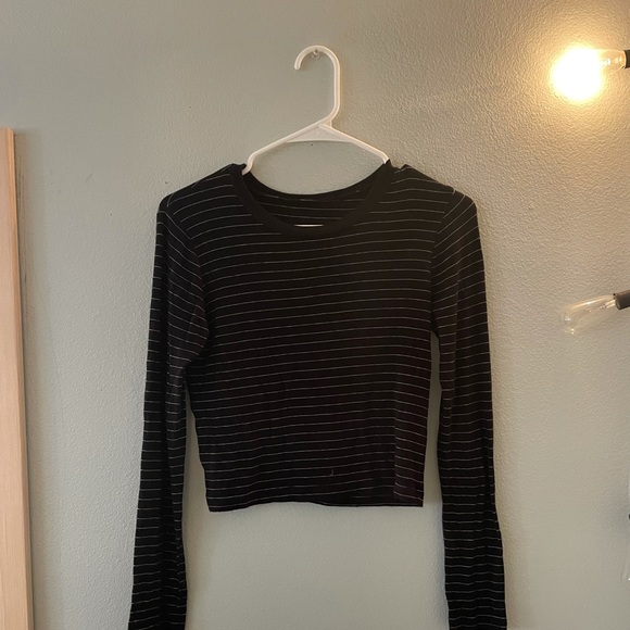 Women's Striped Crop Top - Picture 3 of 7